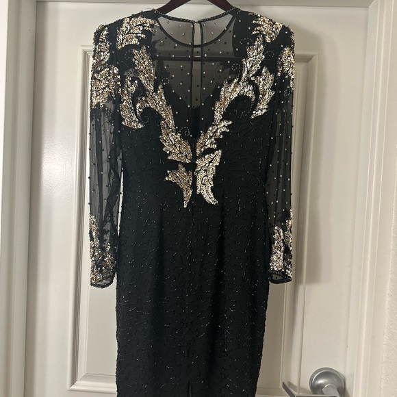 None Dresses & Skirts - Elegant Black and Gold Sequin Dress